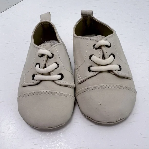 GAP - crib shoes - neutral size 6-12 months - Picture 3 of 9